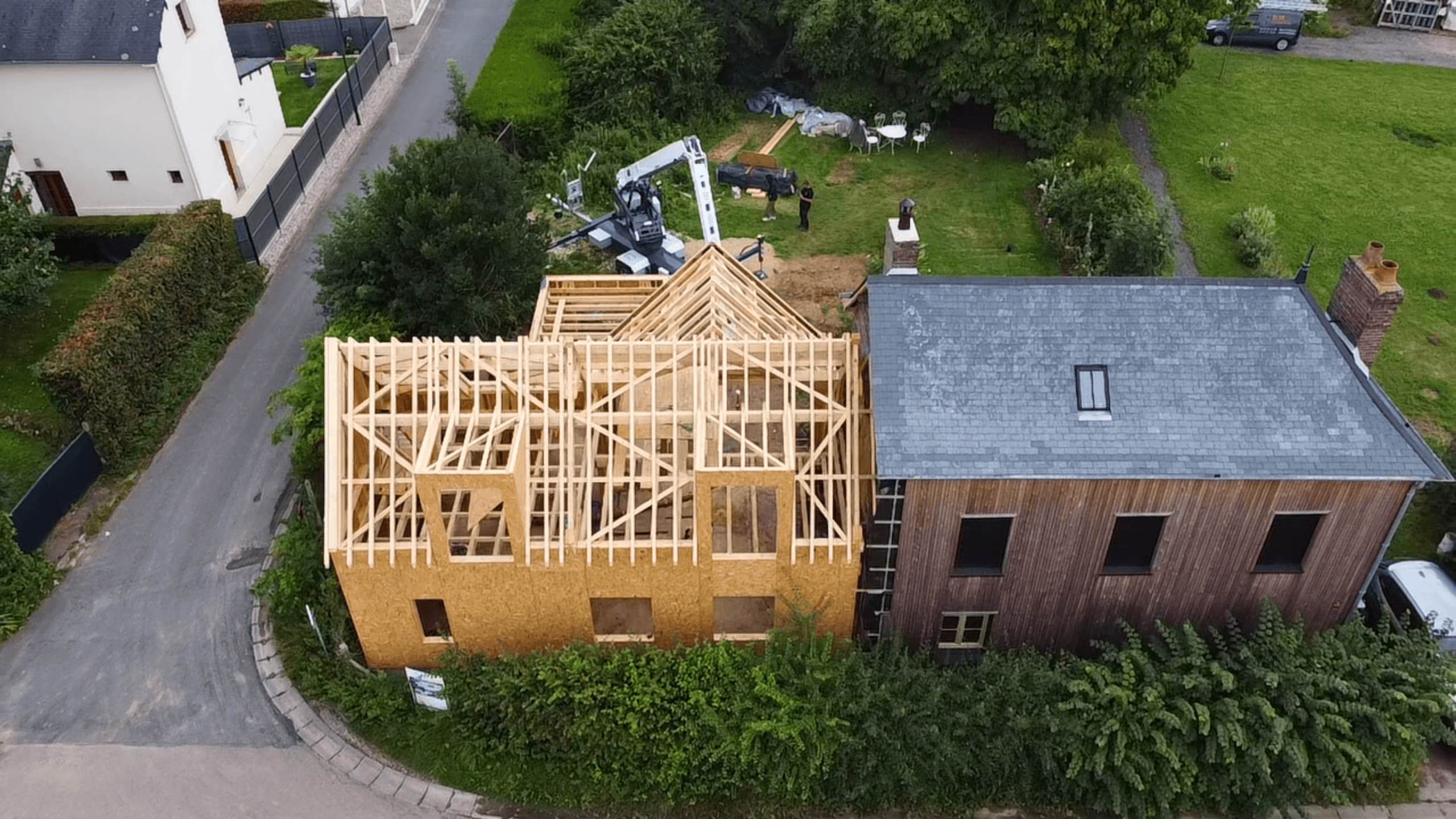 Construction d'un agrandissement ossature bois sur-mesure réalisé par BM couverture, spécialiste en charpente et ossature bois à Rouen en Normandie.