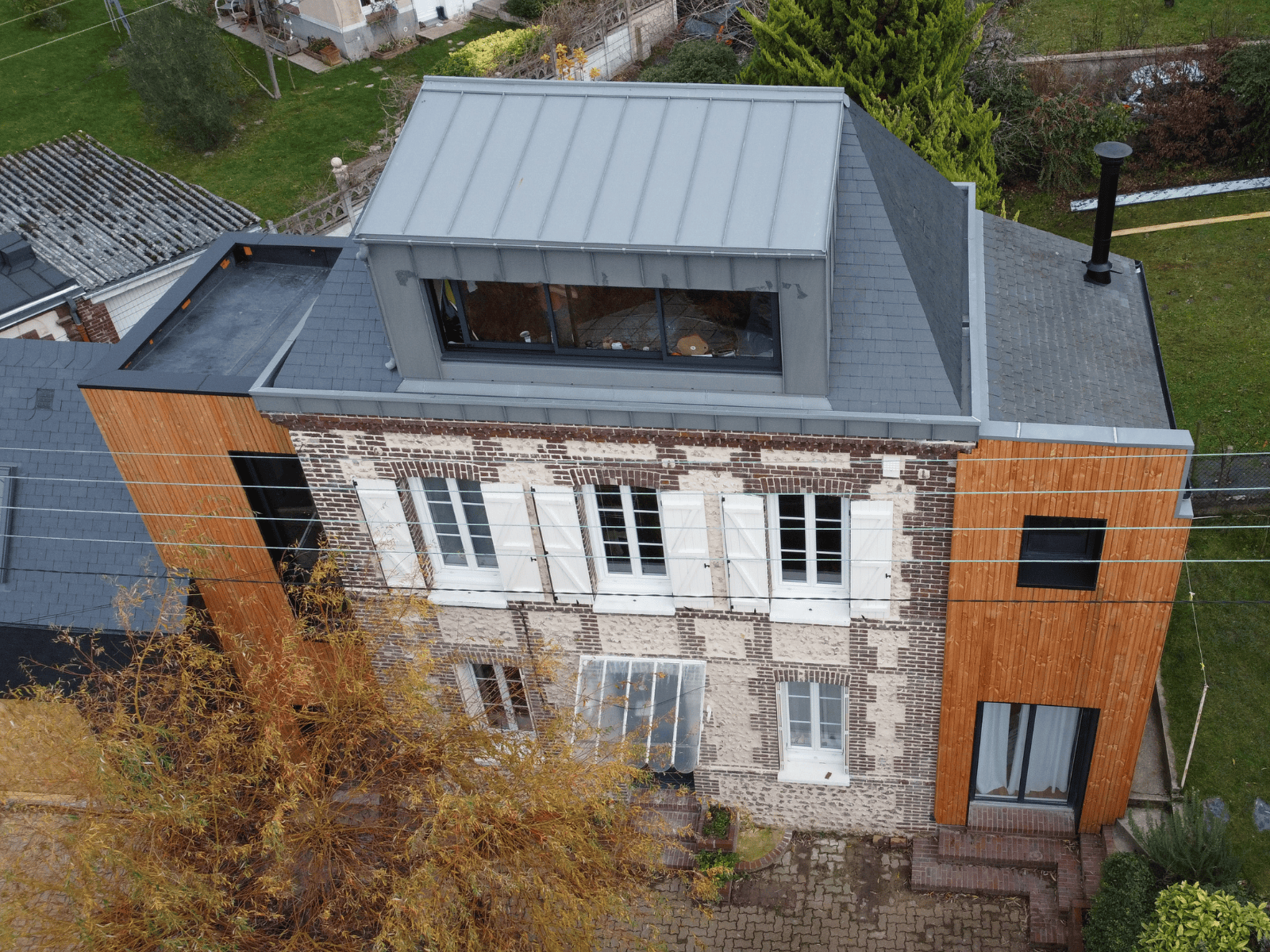 Création d'un agrandissement sur-mesure réalisé par BM couverture, spécialiste de la couverture et de la charpente à Bois-Guillaume en Normandie.